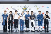 レッドカーペットに登場したStray Kids。(c)CJ ENM Co., Ltd, All Rights Reserved