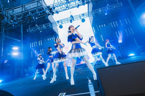 MyDearDarlin'「開夏-夜空に煌めくプラネタリウム-」の様子。