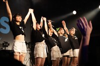 I'mew（あいみゅう）「愛しあいまShow!」東京・WWW公演の様子。