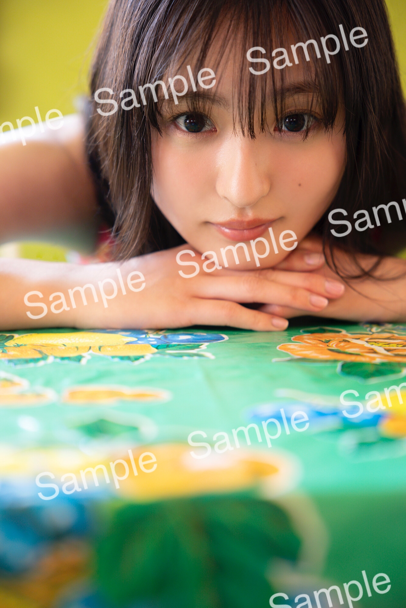 遠藤さくら（乃木坂46）「可憐」くまざわ書店のポストカード。（撮影：須江隆治［See］）