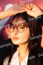 遠藤さくら（乃木坂46）「可憐」丸善ジュンク堂書店のポストカード。（撮影：須江隆治［See］）