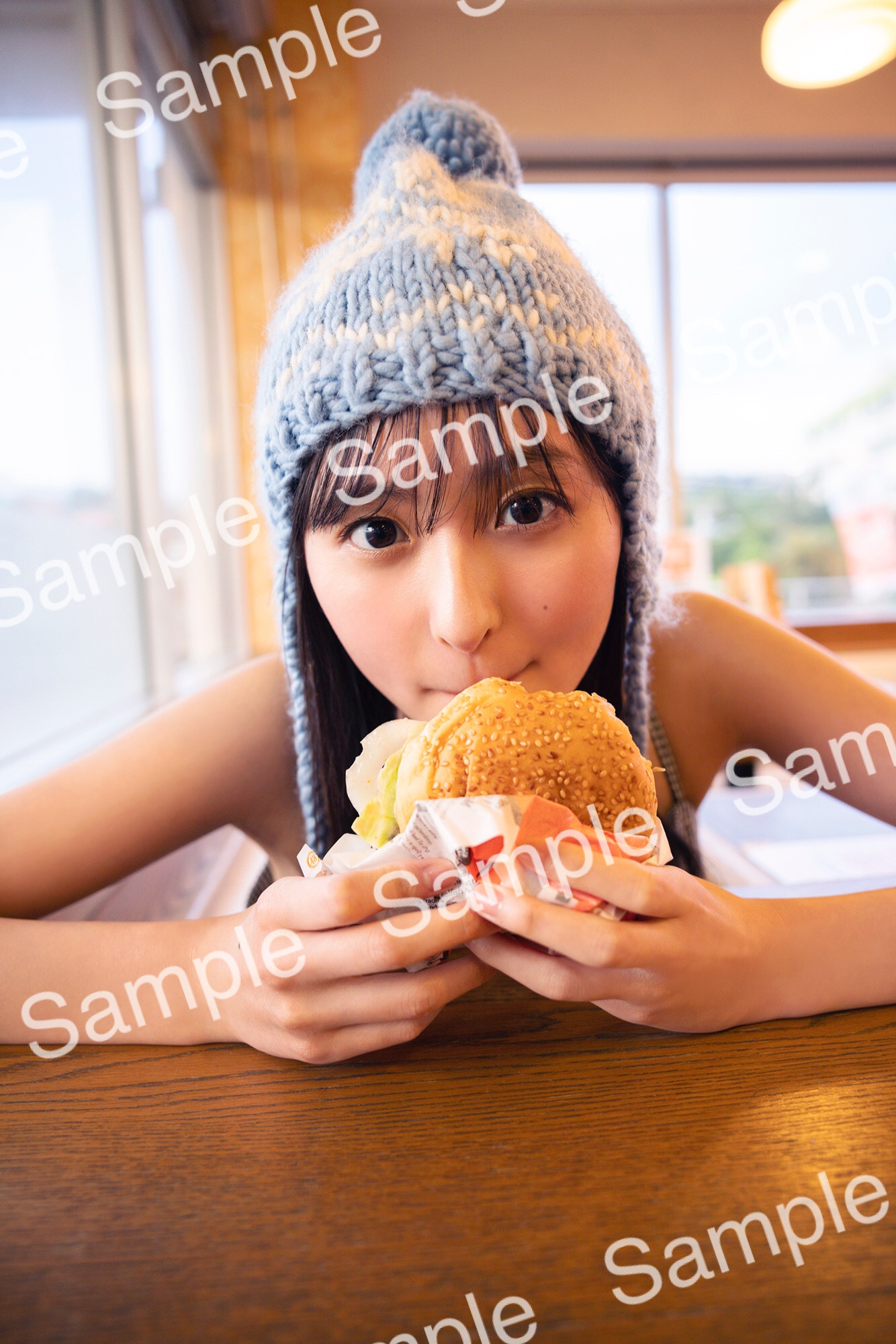 遠藤さくら（乃木坂46）「可憐」楽天ブックスのポストカード。（撮影：須江隆治［See］）