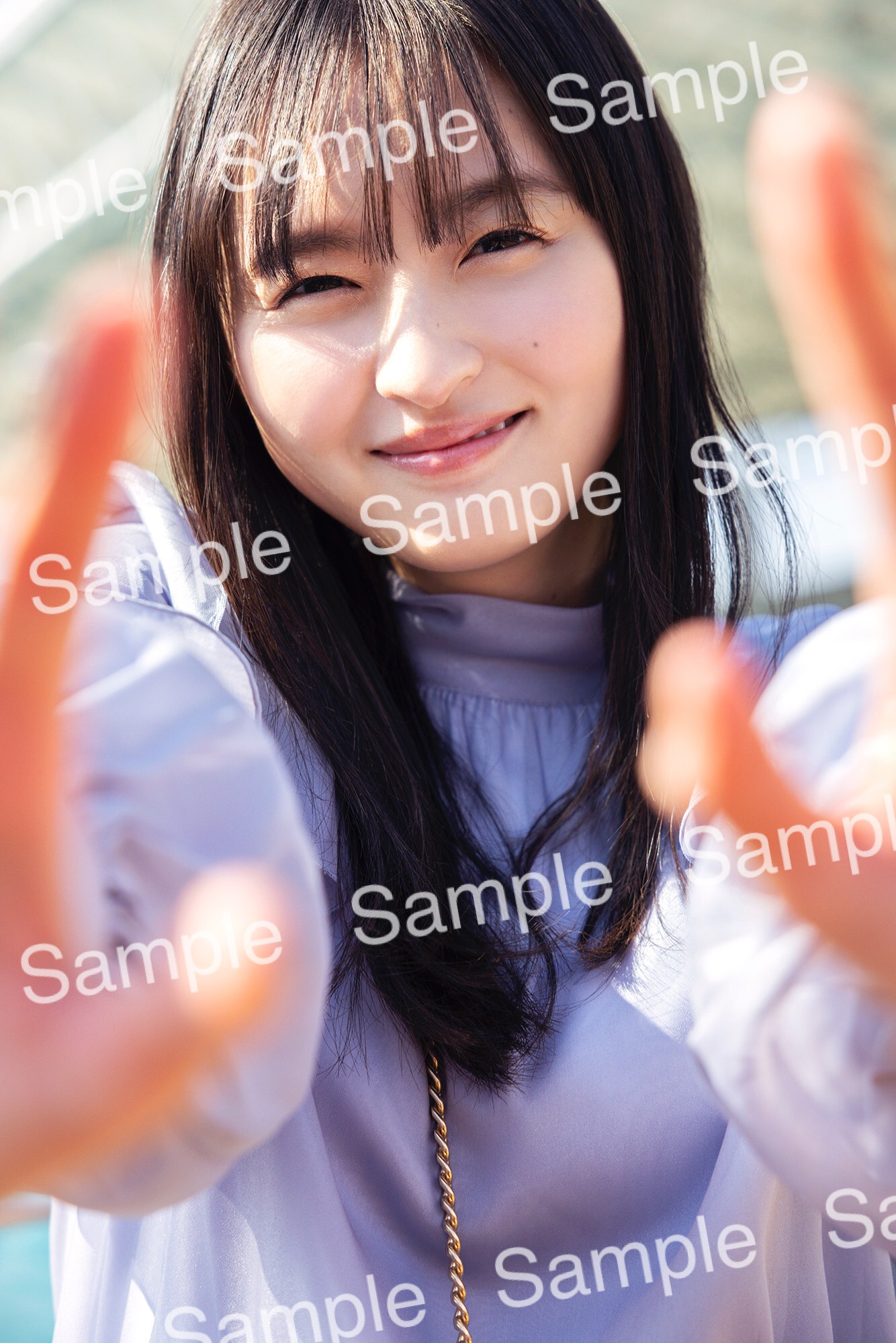 遠藤さくら（乃木坂46）「可憐」セブンネットショッピングのポスター。（撮影：須江隆治［See］）