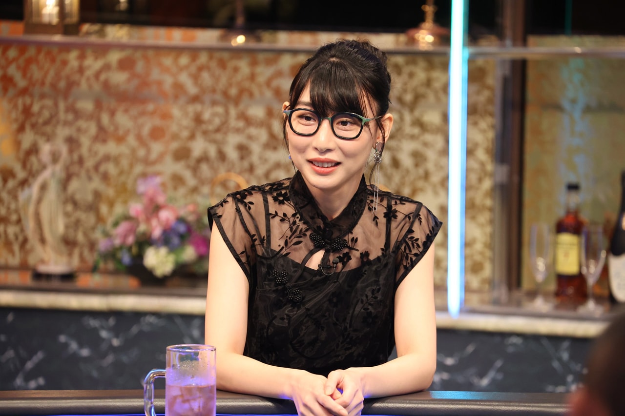 「酒のツマミ」に元BiSHハシヤスメ登場、ほかの事務所をうらやましく思わなかったか聞く