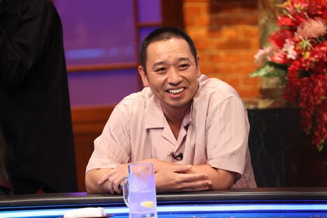 「人志松本の酒のツマミになる話」より、大悟（千鳥）。 (c)フジテレビ