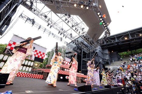 「つばきファクトリーの夏祭り2023 ~灼熱~」の様子。