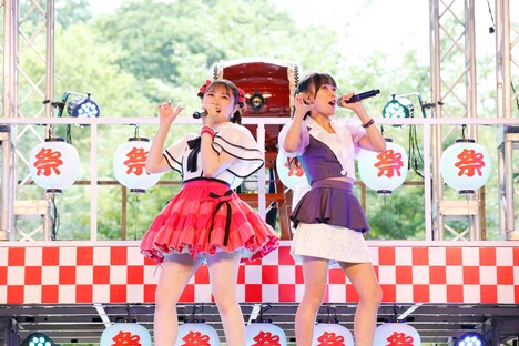 左から小野田紗栞、河西結心。