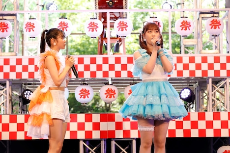 左から八木栞、新沼希空。