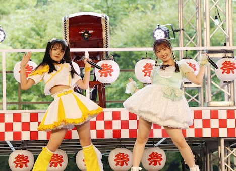 左から豫風瑠乃、山岸理子。