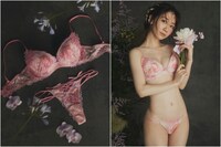 RAVIJOURのアイテムを着用する柏木由紀。