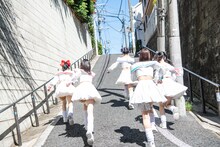 坂を駆け上がる#ババババンビ。