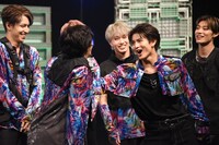 2桁号車チームを煽るカイと、カイに立ち向かうハル。