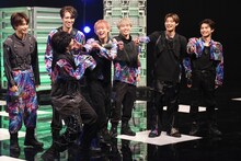 2桁号車チームを煽りに来たカイ（手前）。