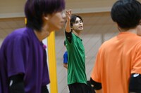 タクヤ（中央）