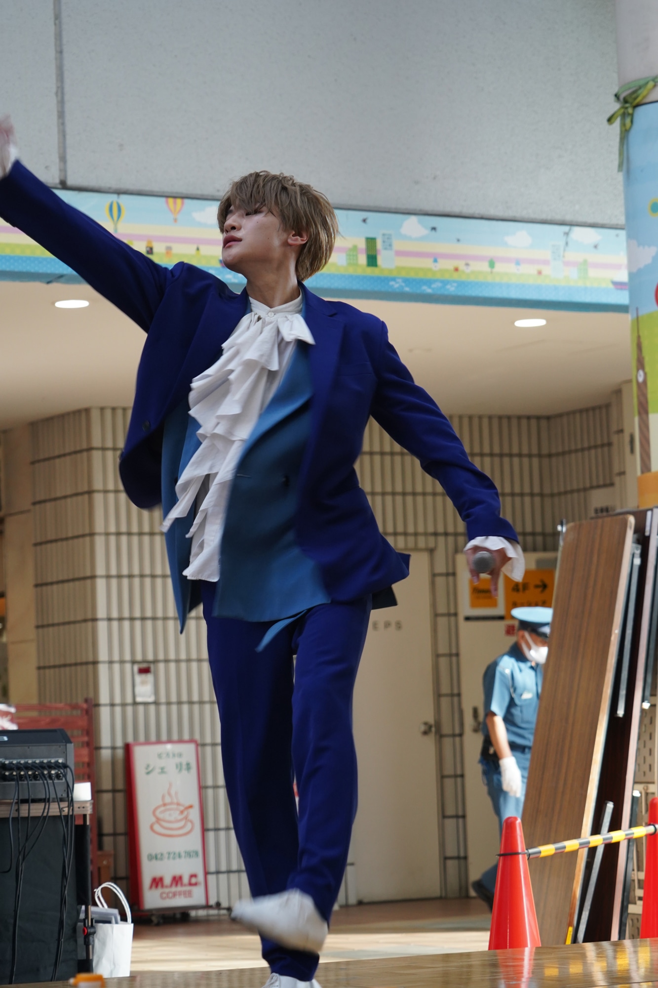 東京・町田ターミナルプラザで行われたLienel「Love Me Madly」リリースイベントの様子。