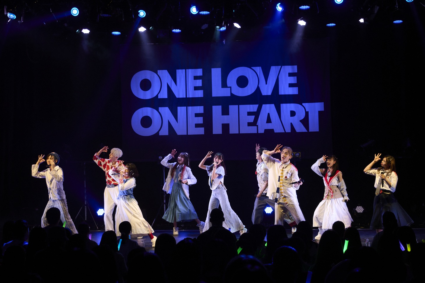 「ONELOVE ONE HEART Oneman Live "Are you all ready"」の様子。（提供：エイベックス）