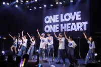「ONELOVE ONE HEART Oneman Live "Are you all ready"」の様子。（提供：エイベックス）