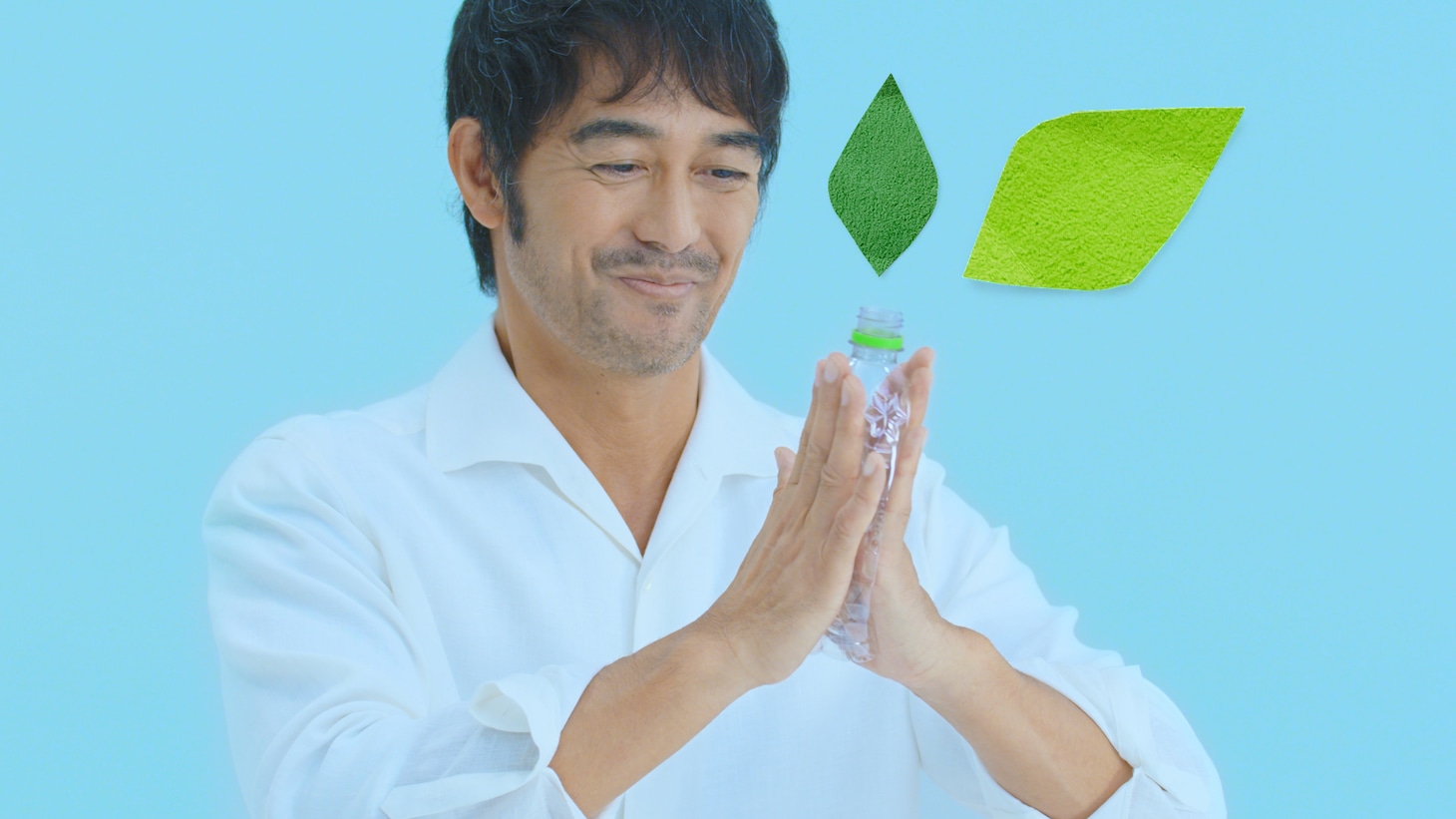 CM「い・ろ・は・す みんなでつくる い・ろ・は・すの歌篇」より。