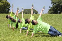 CM「い・ろ・は・す みんなでつくる い・ろ・は・すの歌篇」のメイキングカット。