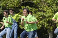 CM「い・ろ・は・す みんなでつくる い・ろ・は・すの歌篇」のメイキングカット。