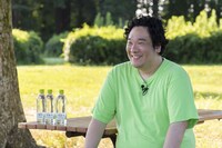 CM「い・ろ・は・す みんなでつくる い・ろ・は・すの歌篇」のメイキングカット。