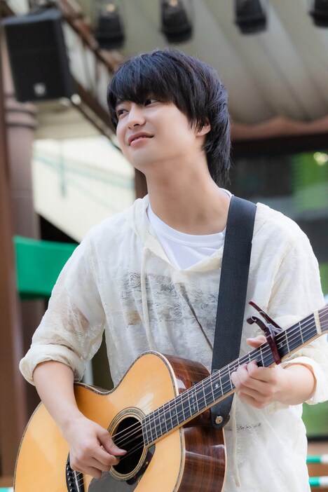 「ゆくえ」リリースイベントに出演する田中雅功（さくらしめじ）。