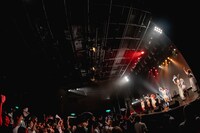 SPiNのライブの様子。