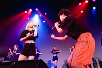 SPiNとJam9のコラボパフォーマンスの様子。