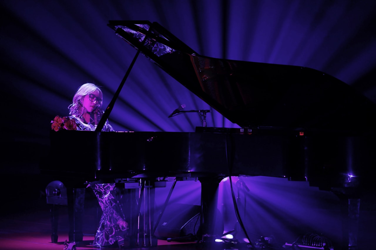 五条院凌が松坂慶子「愛の水中花」カバー、冬ツアー追加公演とクリスマスライブも決定