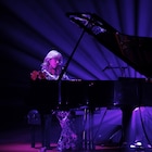 五条院凌が松坂慶子「愛の水中花」カバー、冬ツアー追加公演とクリスマスライブも決定