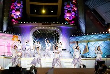 「Never say never」のパフォーマンスの様子。 (c)乃木坂46LLC