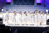 5期生楽曲「絶望の一秒前」のパフォーマンスの様子。 (c)乃木坂46LLC