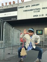 チャーベさんの友人フルカワユタカさんの主催ライブに遊びに来たナナさん（9歳）。