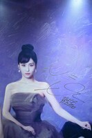 館内に展示されているMISAMOのサイン入り写真の一部。