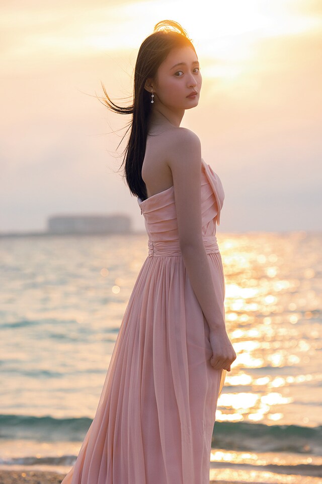 遠藤さくら（乃木坂46）の1st写真集「可憐」より。（撮影：須江隆治［See］）