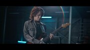 LEEVELLES「ヨルヲカケル」ミュージックビデオより。