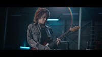 LEEVELLES「ヨルヲカケル」ミュージックビデオより。