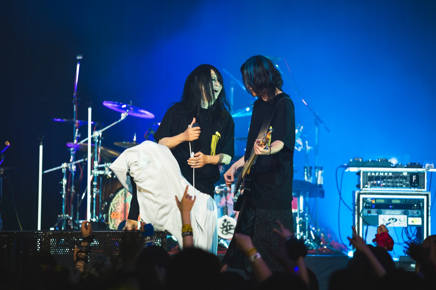 逹瑯（Vo / MUCC）とNi～ya（B / NIGHTMARE）。（撮影：冨田味我）