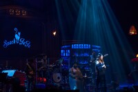 JUJU「ジュジュ苑スペシャル スナックJUJU 2023 ～47都道府県出店!!“あのママ”がJUJU20周年を勝手に前祝い全国ツアー～」東京公演の様子。