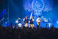 MUCCのライブの様子。（撮影：冨田味我）