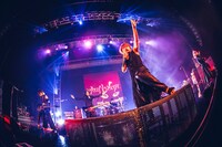 NIGHTMAREのライブの様子。（撮影：冨田味我）
