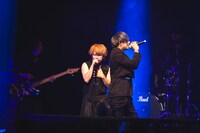 YOMI（Vo / NIGHTMARE）とYUKKE（B / MUCC）。（撮影：冨田味我）