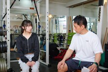 左からナルハワールド（GANG PARADE、KiSS KiSS）、足立光先生。