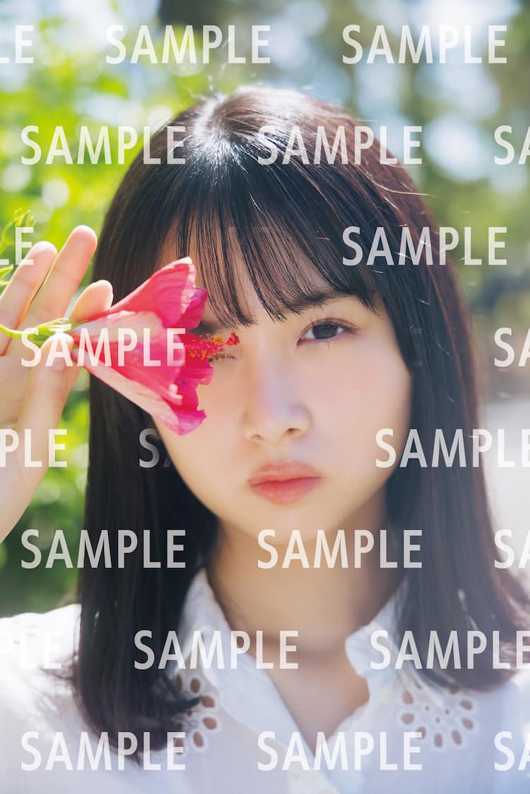 日向坂46上村ひなのとハイビスカス - 音楽ナタリー