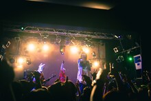 カメレオン・ライム・ウーピーパイのステージの様子。（Photo by Hayato Niiya）