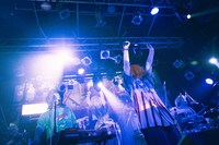 NIKO NIKO TAN TANのステージより、「胸騒ぎ feat. Chi- from カメレオン・ライム・ウーピーパイ」のパフォーマンスの様子。（Photo by Hayato Niiya）