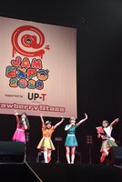 開会式を行う夏の月を夢みて、須田亜香里。