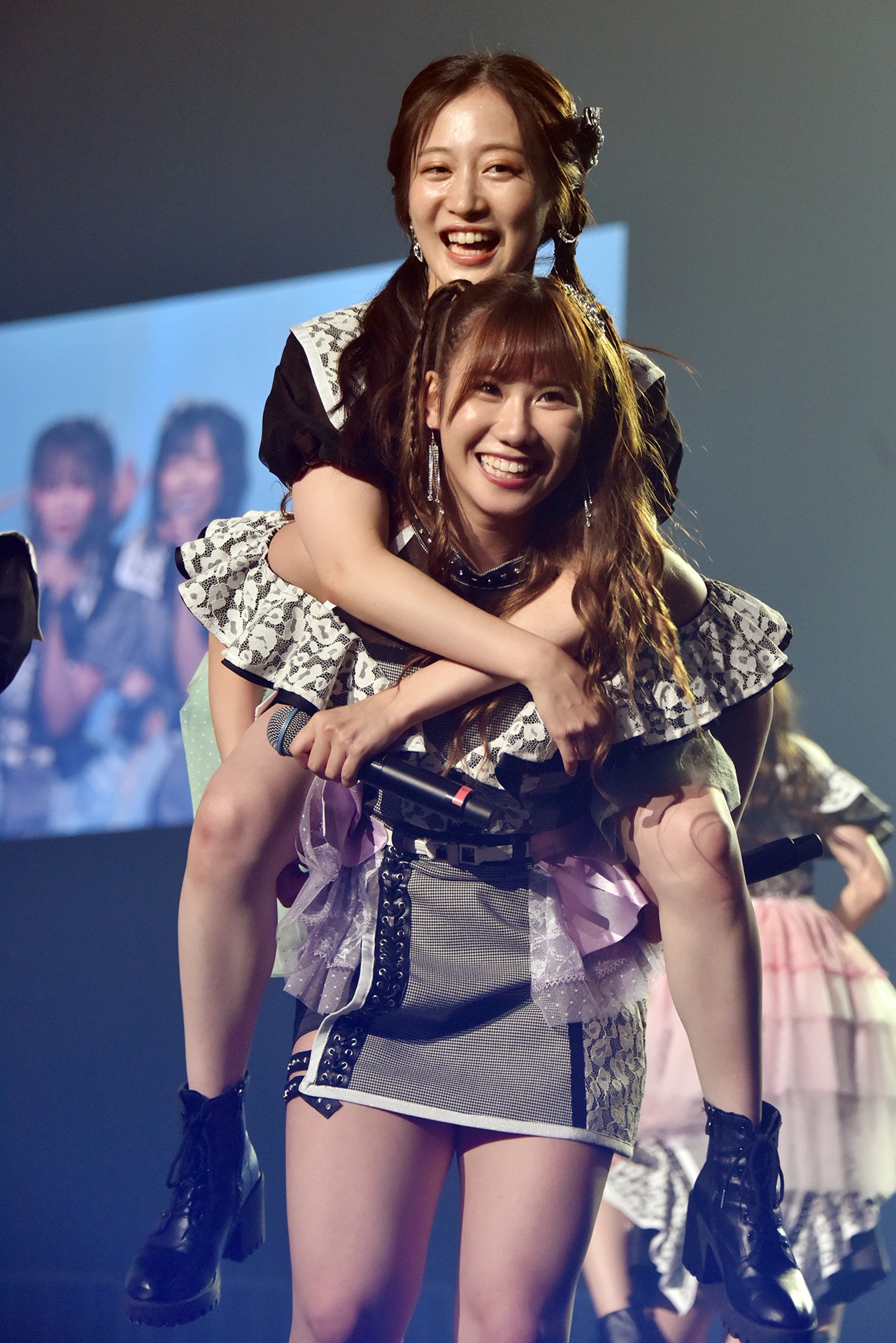 NMB48によるパフォーマンスの様子。