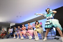 トークステージ「超ときめき♡宣伝部LOVERS」の様子。