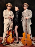 左から岩川浩二(THE MACKSHOW、THE COLTS)、大西ユカリ、新宮虎児(クレイジーケンバンド)。